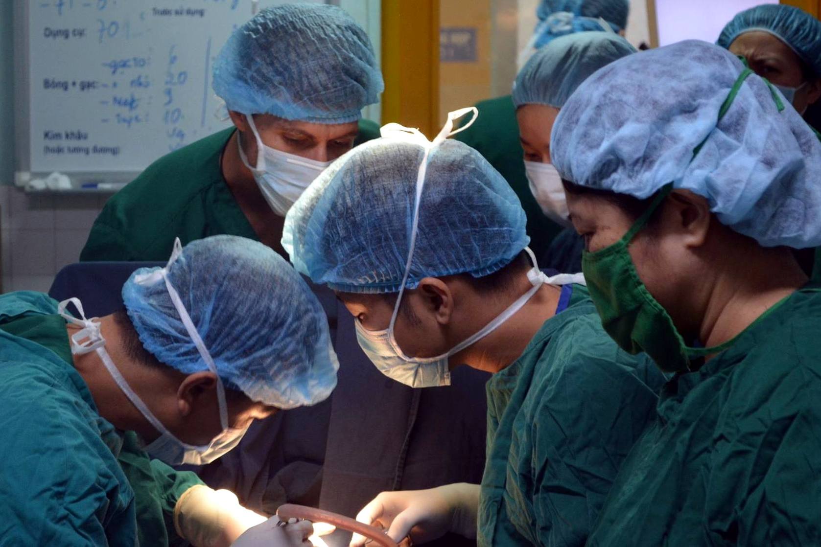 Kind cuts for kids DEK Foundation Vietnam Surgeons